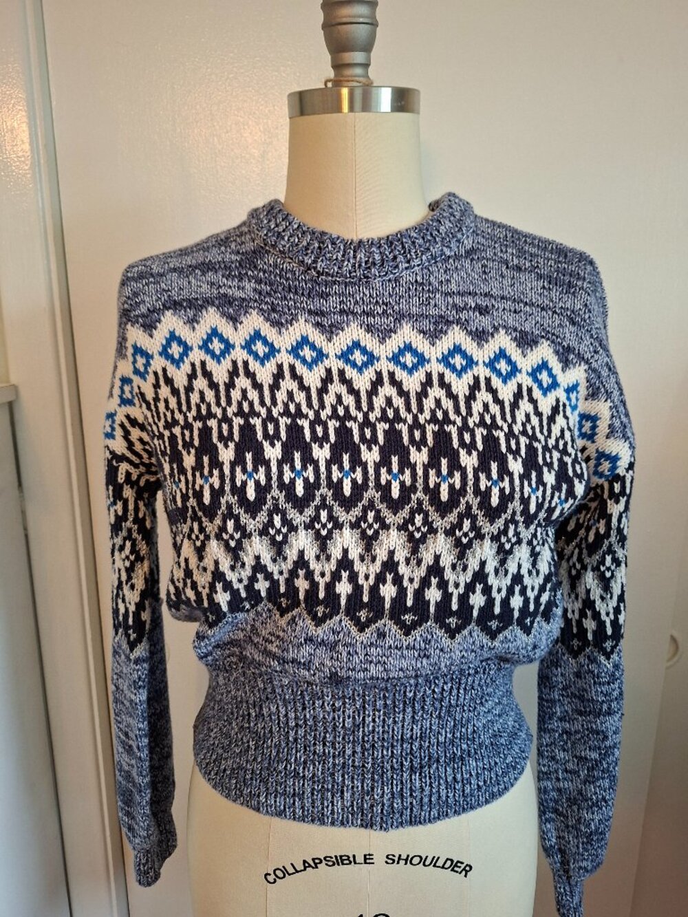LOFT Fair Isle sweater featuring a Patterned Yolk Size M